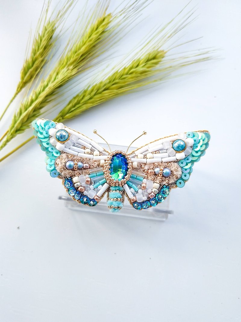 Beaded moth brooch - Brooches - Other Materials Multicolor