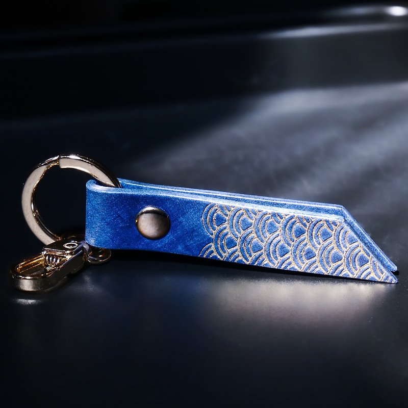 [Send bronzing engraved name/words] Japan Qinghai wave-bookmark-shaped leather keychain charm