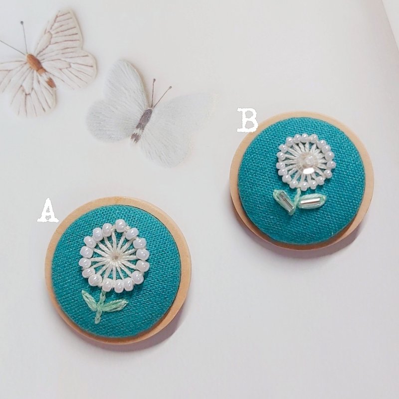 英国の手刺繍ビーズ刺繡花木製フレームブローチ - ブローチ - ガラス グリーン