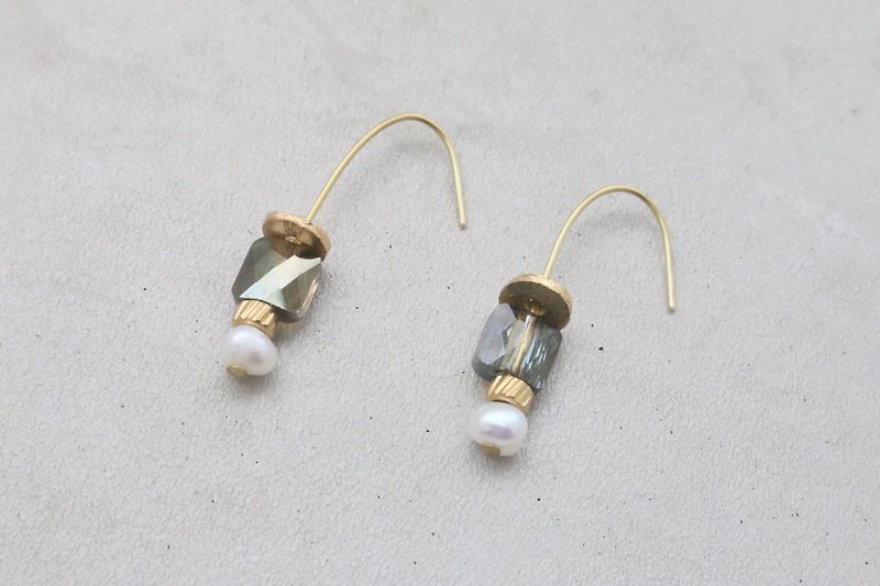 Clearance Brass Pearl Earrings 1050 Enma - Earrings & Clip-ons - Crystal Gray