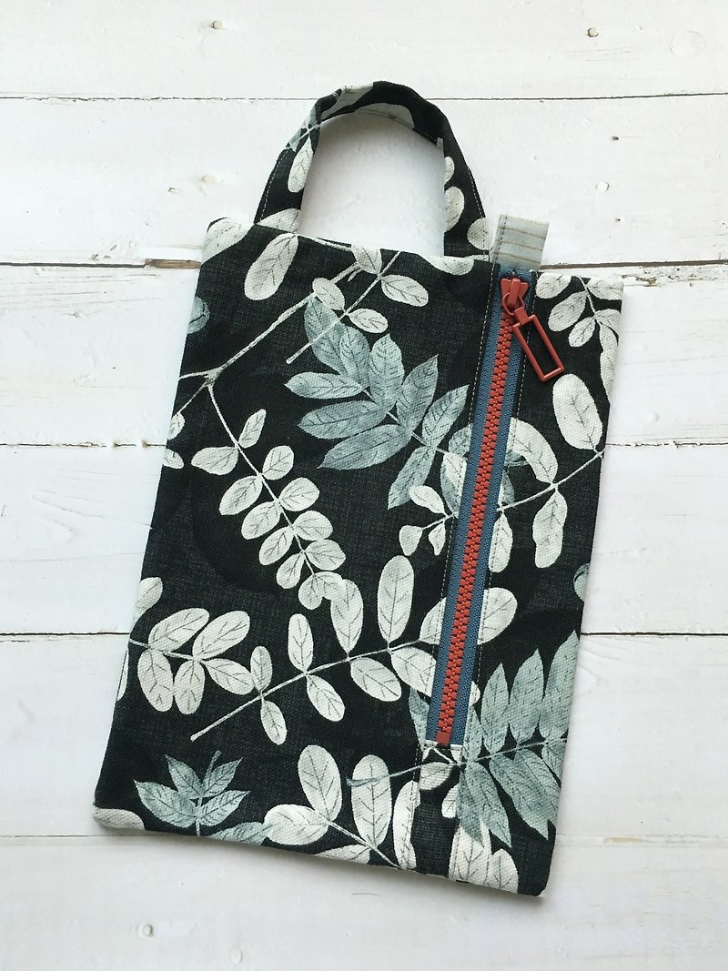 Elegant flowers and plants zipper universal pouch - กระเป๋าคลัทช์ - ผ้าฝ้าย/ผ้าลินิน สีดำ