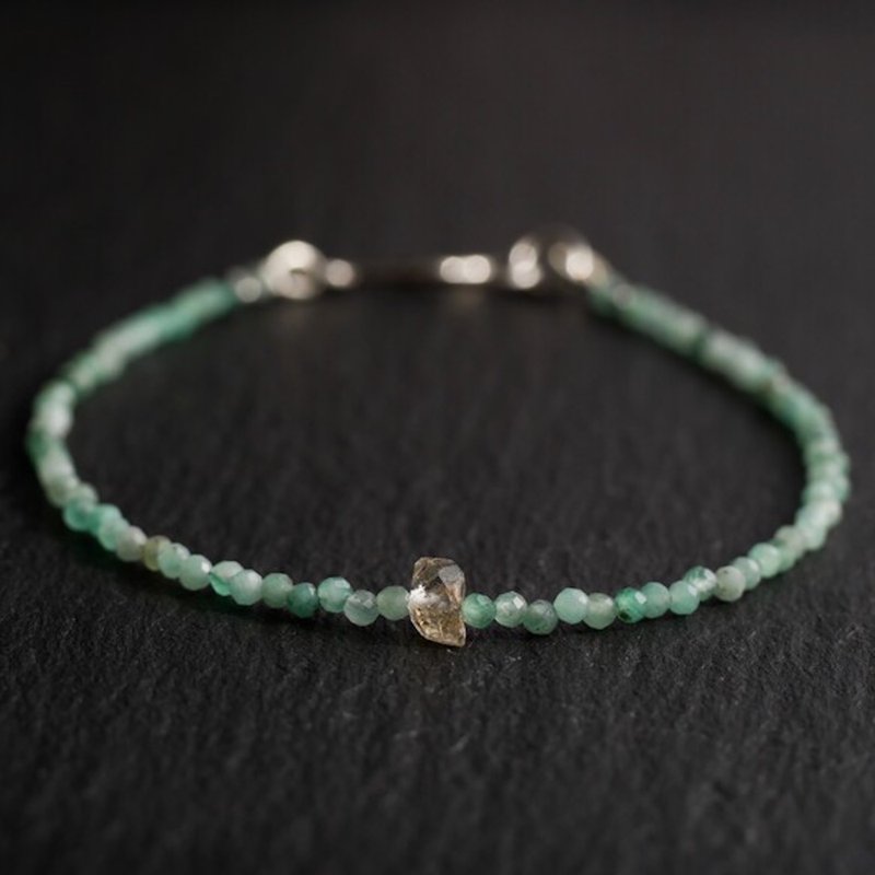 Oil in Quartz& Emerald Bracelet - สร้อยข้อมือ - เครื่องเพชรพลอย สีเขียว