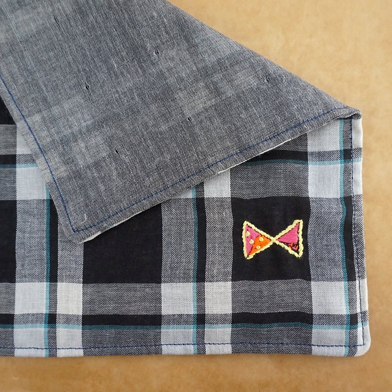 Hand embroidered quadruple gauze handkerchief "Ribbon 3" - ผ้าเช็ดหน้า - งานปัก สีดำ