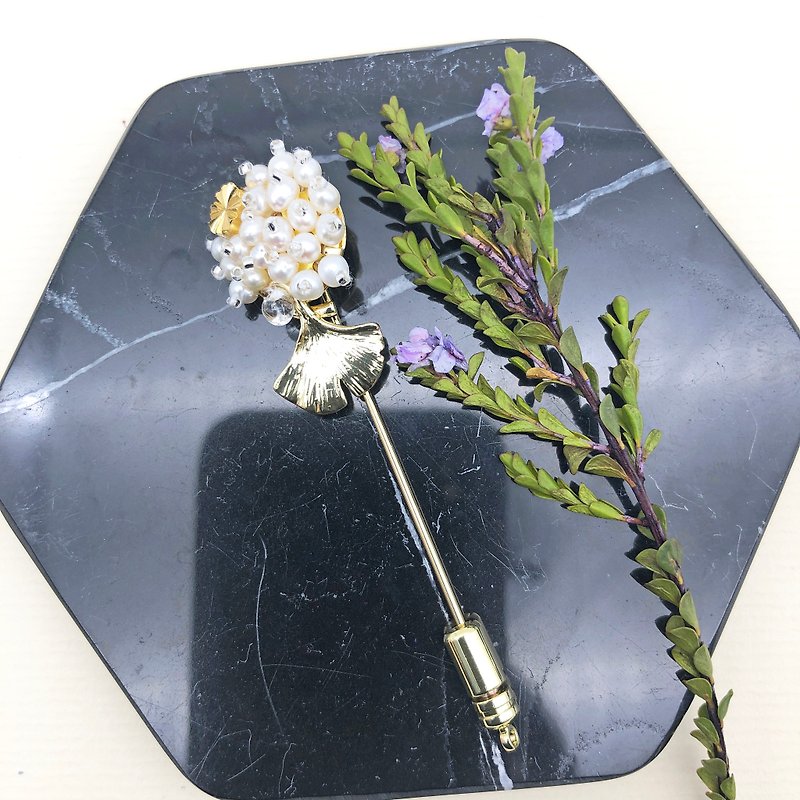 Elegant Japanese Style Pearl Brooch【Ginkgo】【Mothers Day Gift】 - เข็มกลัด - ไข่มุก สีทอง