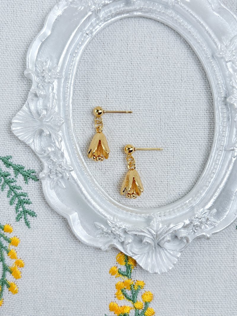 Fritillaria flower-small earrings - ต่างหู - เครื่องประดับ สีทอง