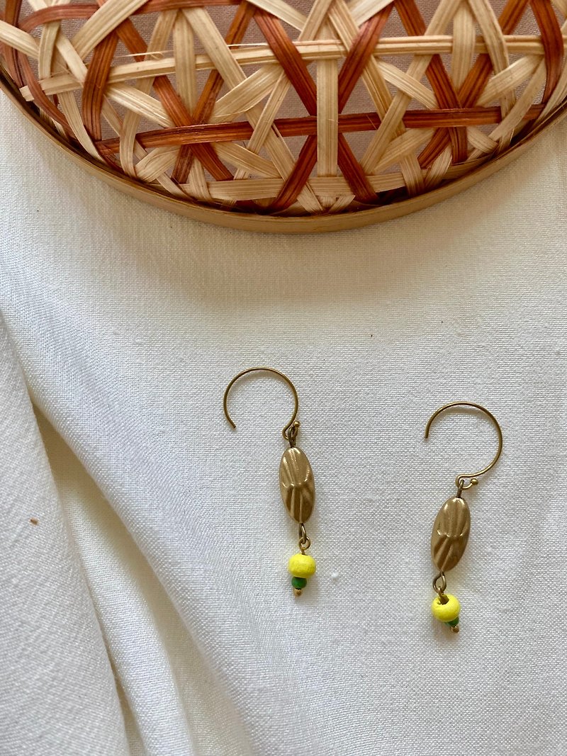 Gold, green,yellow earrings - ต่างหู - อะคริลิค สีเหลือง