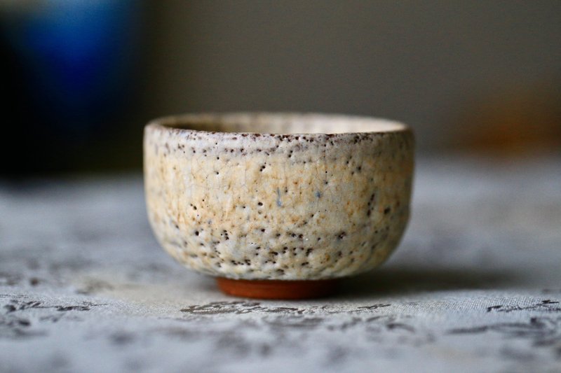 【 灰釉 】微蟲蛀 茶酒陶杯 三月黃 白裡帶藍 - 茶壺/茶杯/茶具 - 陶 黃色