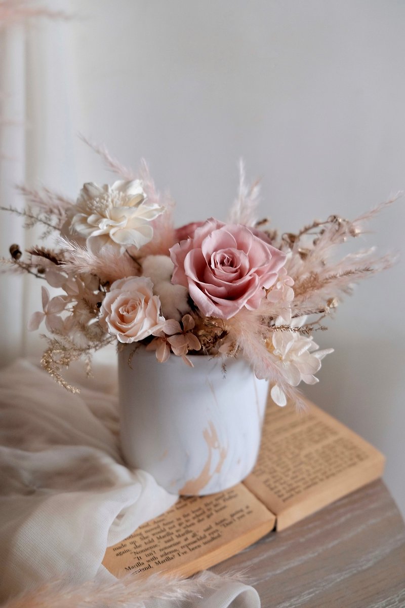 Patti Florist Elegant Milk Tea Pink Never Withered Flower Ceremony - ช่อดอกไม้แห้ง - พืช/ดอกไม้ สึชมพู