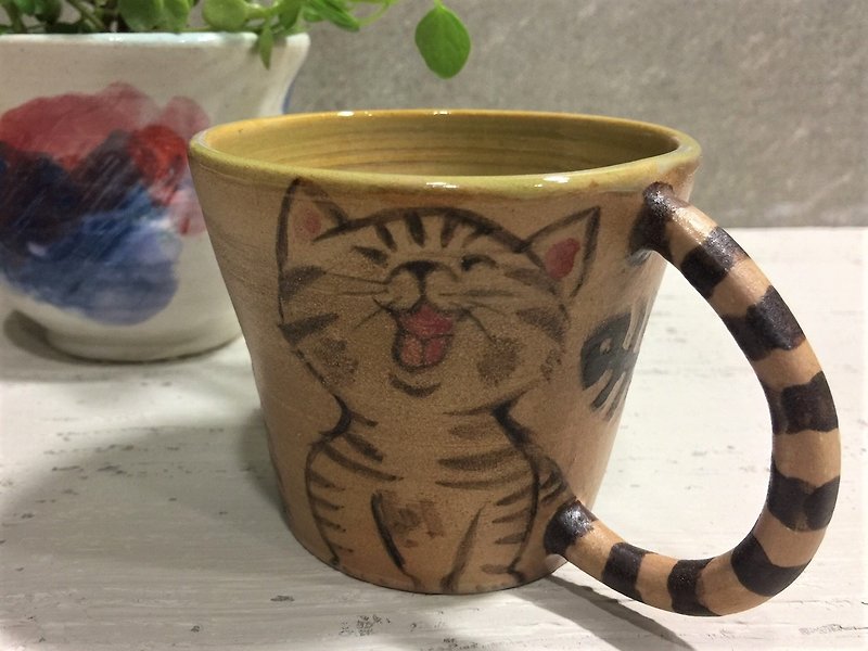 Cat and fish bone coffee cup _ pottery mug - แก้วมัค/แก้วกาแฟ - ดินเผา สีกากี