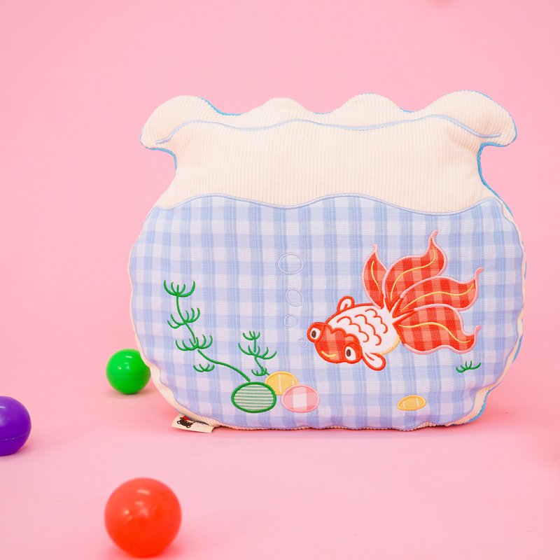 金魚魚缸 80s復古昭和可愛 金魚抱枕 刺繡布藝 - 枕頭/抱枕 - 聚酯纖維 藍色