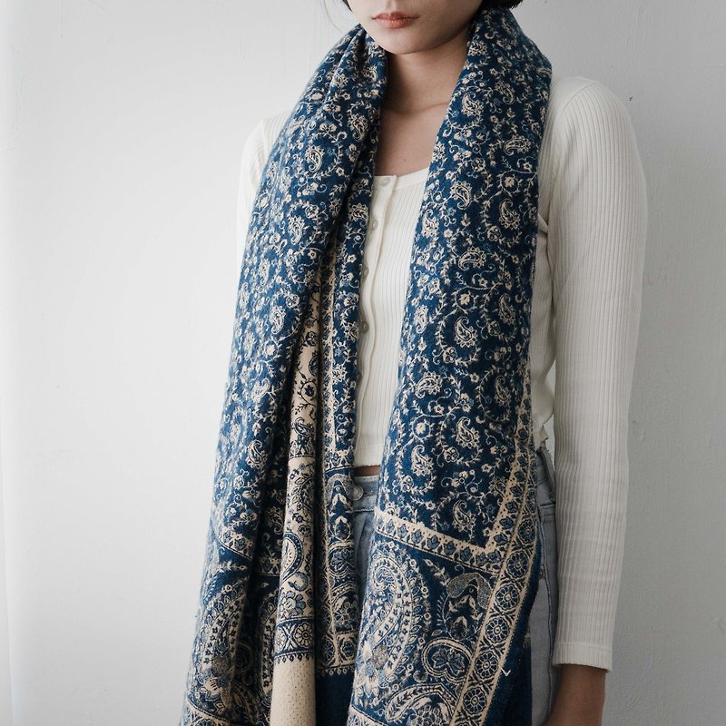 Indian Floral Blanket/Couch Cover – Dark Blue - ผ้าห่ม - ไฟเบอร์อื่นๆ หลากหลายสี