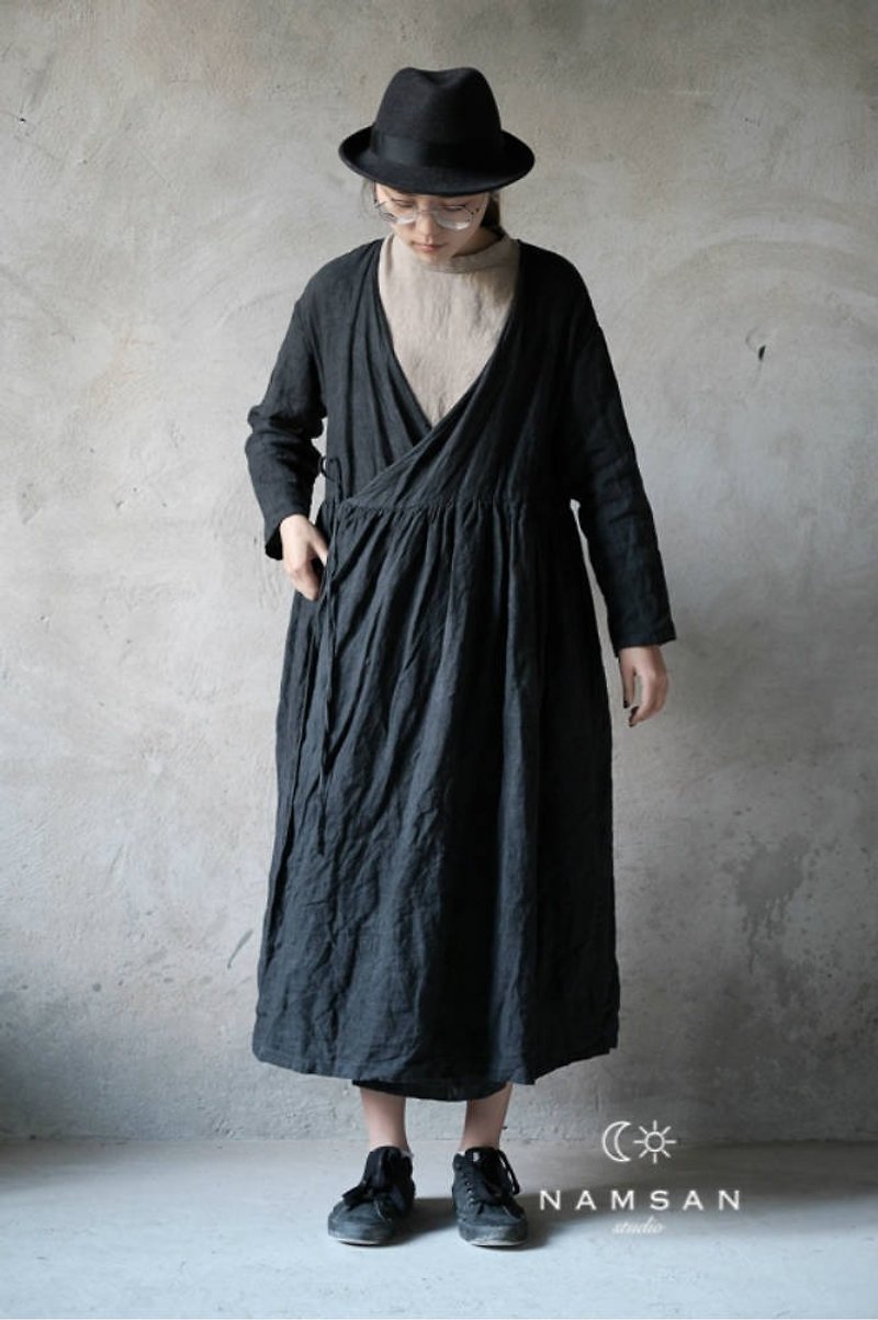 The River of Silent Words | Rock gray Japanese style kimino lace-up shoulder pleated robe plant-dyed linen long-sleeved jacket - เสื้อแจ็คเก็ต - ผ้าฝ้าย/ผ้าลินิน สีเทา