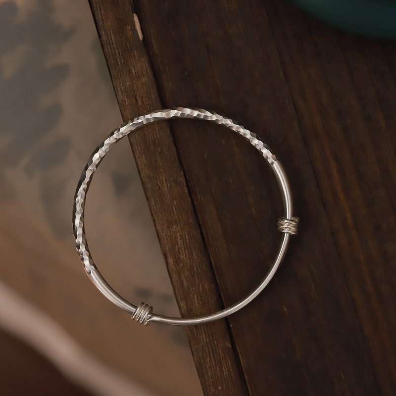 Handmade silver bracelet with half hammering mark - สร้อยข้อมือ - เงินแท้ สีเงิน