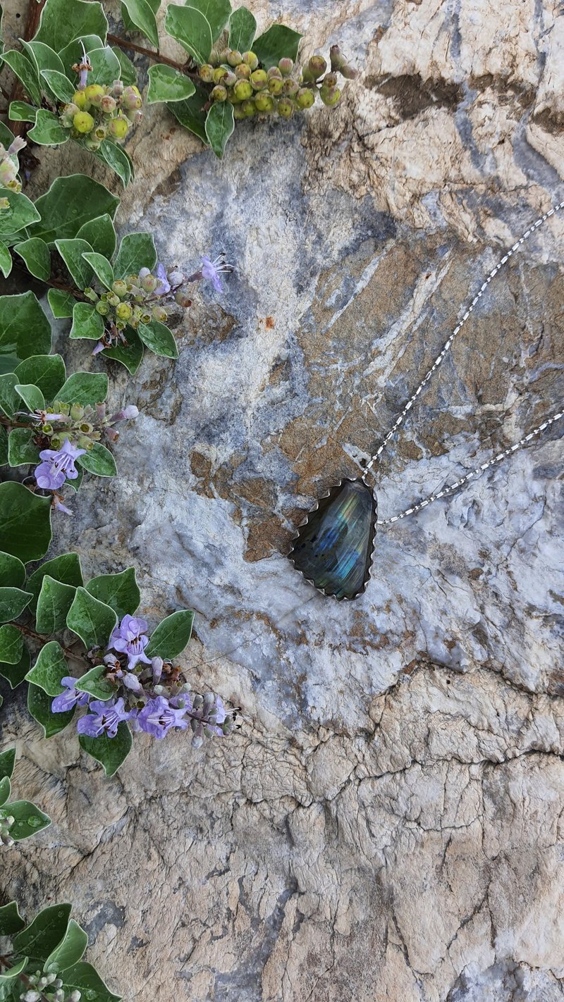 Light Bridge Pendant / Labradorite Sterling Silver Handmade Pendant - สร้อยคอ - เงินแท้ หลากหลายสี