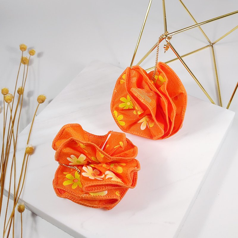 Daqian design retro fashion confident bright orange flower ball earrings / clip party Valentine's Day - ต่างหู - ผ้าฝ้าย/ผ้าลินิน สีส้ม