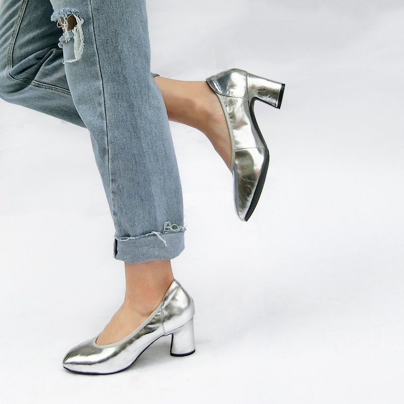 Metal light leather heel shoes||Taro woman's private collection of neon silver|| 8193 - รองเท้าส้นสูง - หนังแท้ สีเงิน