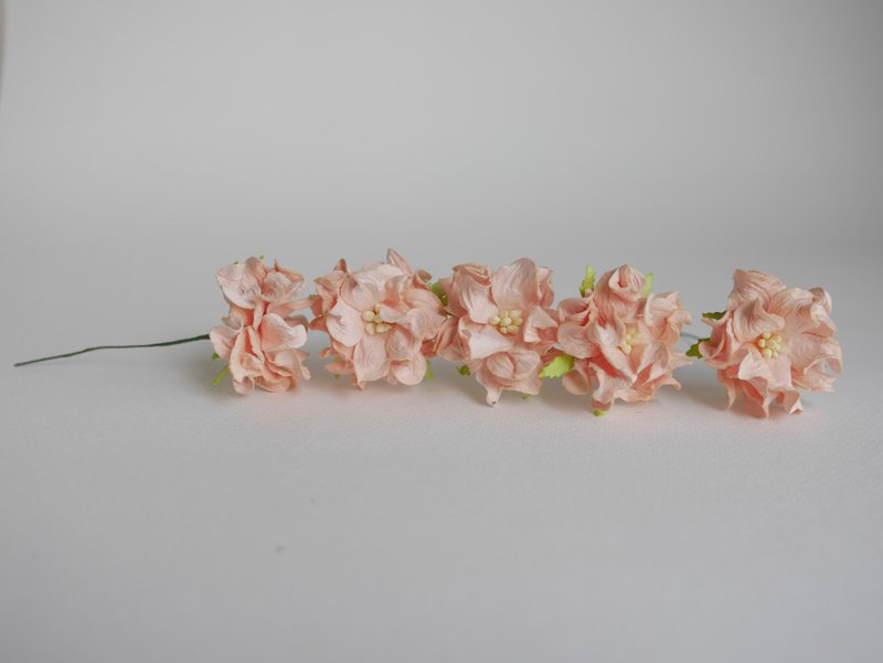 Paper Flower, DIY handmade supplies, 25 pieces gardenia flowers, peach color. - 其他 - 紙 橘色