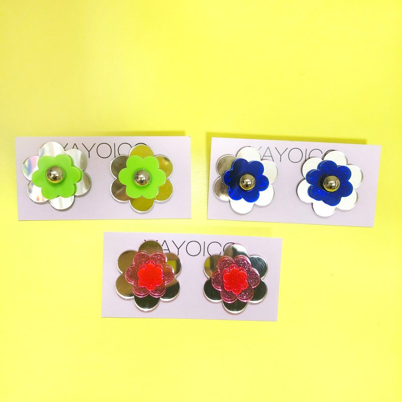 MILLER FLOWER / pierced earrings・clip-on earrings - Earrings & Clip-ons - Acrylic Multicolor