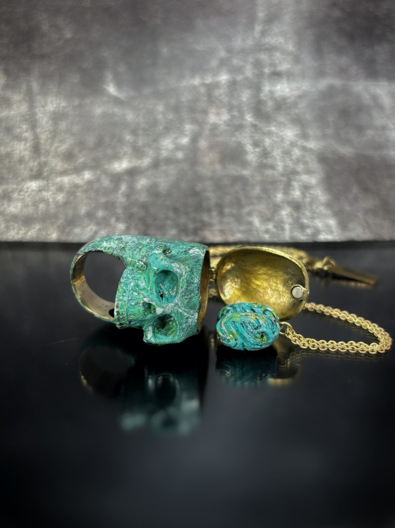 Patina Skull Ring and Patina Brain Pendant Necklace. Available in 4 Colourways. - แหวนทั่วไป - โลหะ 