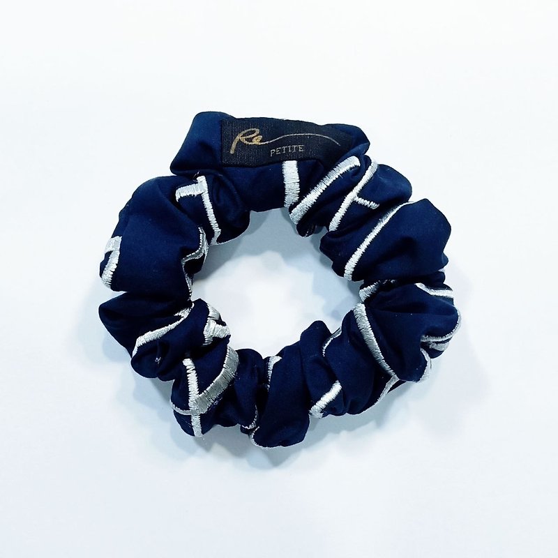 刺繡髮圈 | 海軍藍 | 棉 | 碎布計劃 | 獨一無二 | 手作 - 髮夾/髮飾 - 棉．麻 多色