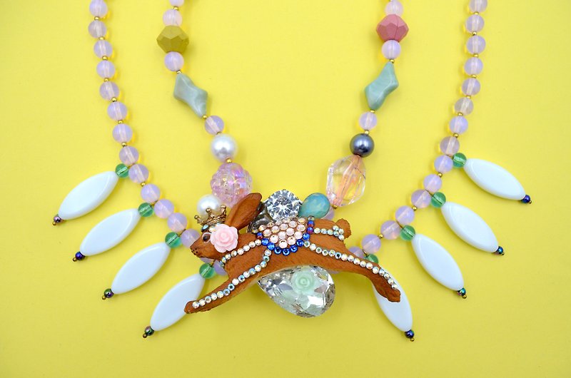 Wild rabbit jewelry wind protein crystal necklace necklace NECKLACE - สร้อยคอ - เครื่องเพชรพลอย 