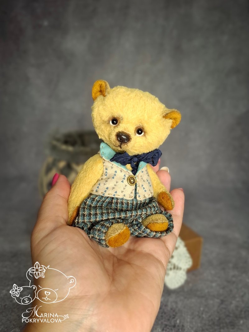 Miniature teddy bear in clothes. Mini bear gift toy. Handmade bear. - ตุ๊กตา - วัสดุอื่นๆ สีนำ้ตาล