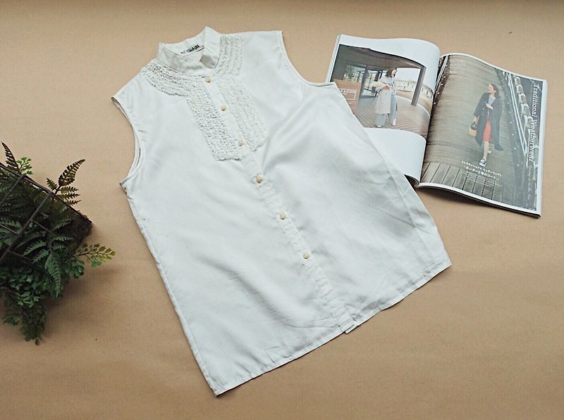 Vintage Shirt / Sleeveless White Shirt no.3 - Women's Shirts - Other Materials White