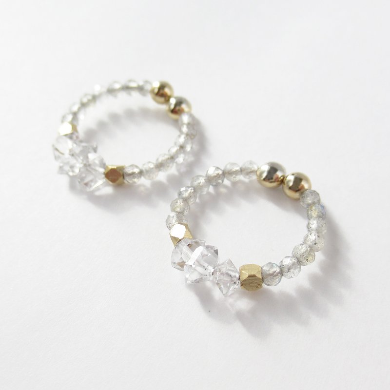 Herkimer diamond and labradorite, tiny hoop earrings  夾式耳環 - ต่างหู - หิน สีใส