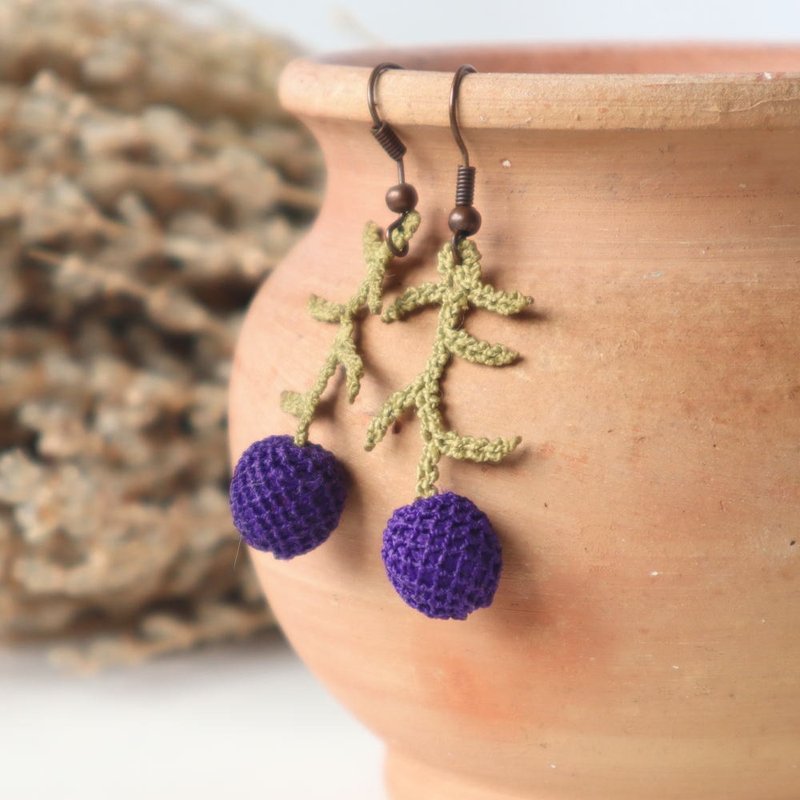 PREMIUM OYA lace earrings 【BERRY】Grape Purple - Earrings & Clip-ons - Other Man-Made Fibers Purple