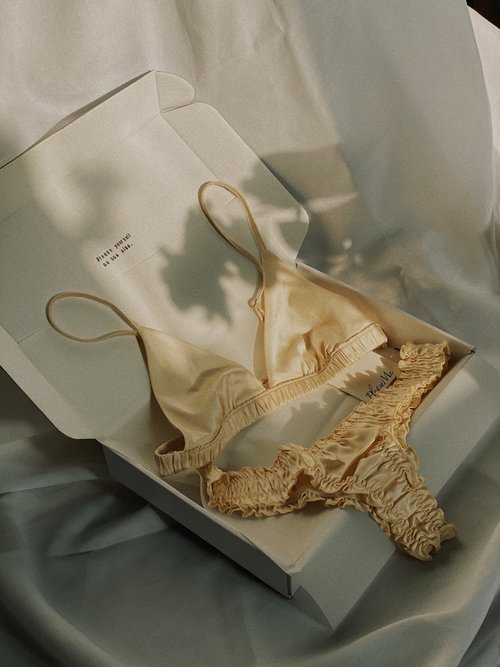Nude pleated bra underwear set