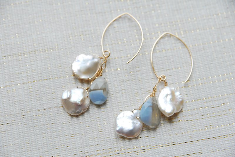 Petal Keshipearl and striped opal earrings 14kgf - ต่างหู - ไข่มุก ขาว