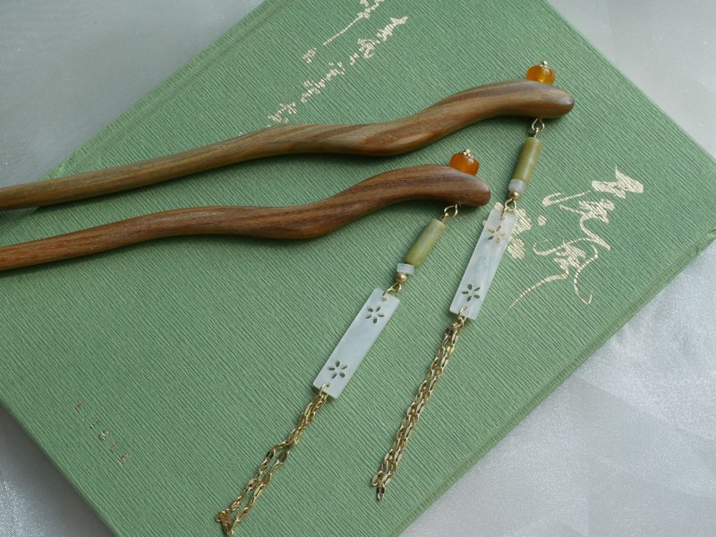 Glass fringed resin sandalwood cheongsam accessories hair comb hair accessories hairpin ancient style Chinese retro small fresh Hanfu - Hair Accessories - Wood Green