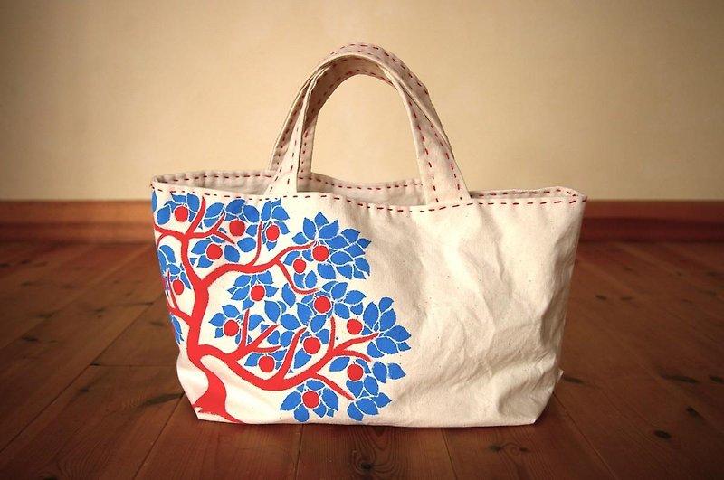 apple tree bag [hand paint] りんごのお出かけバック - 手袋/手提袋 - 棉．麻 紅色