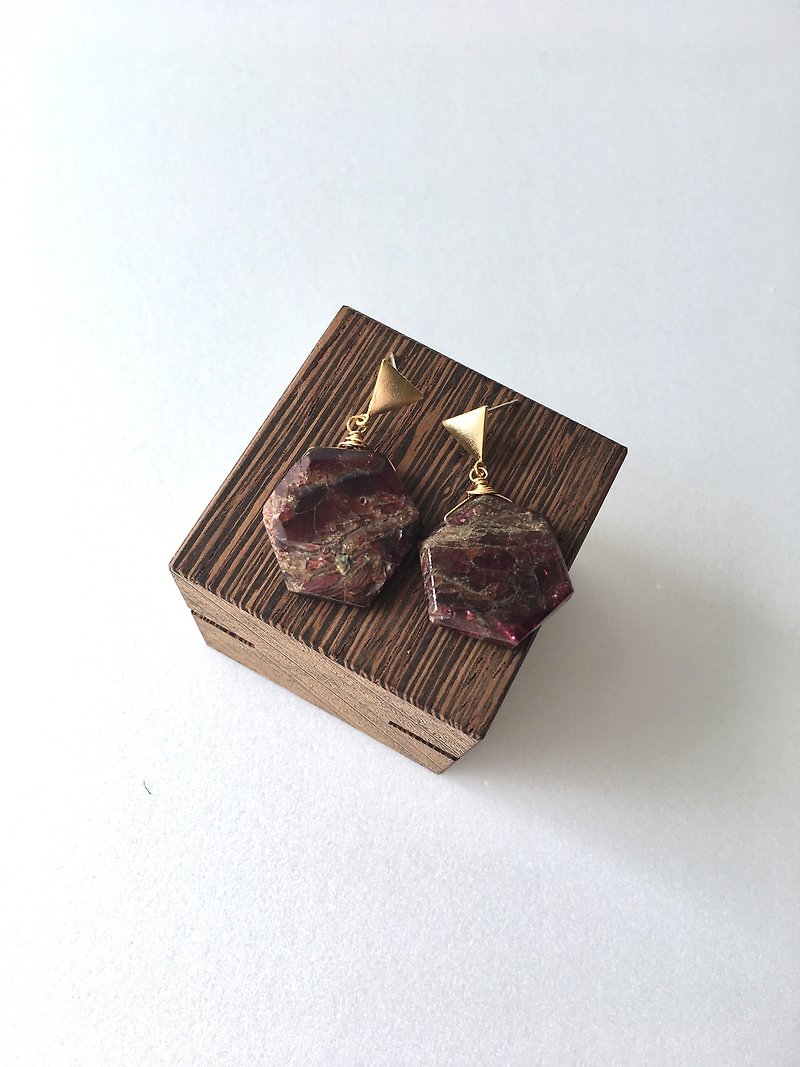 Garnet Stud-earring - Earrings & Clip-ons - Stone Red