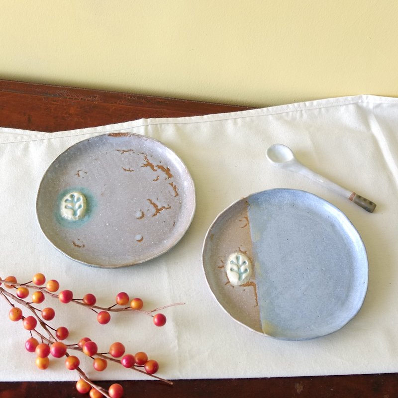 青い湖やデザート、手作りの陶器プレートリミテッドを樹脂 - 小皿 - 陶器 ブルー