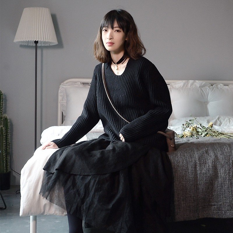 Nordic style minimalist round neck sweater | Cardigan | Wool yarn | Indie brand | Sora-89 - Women's Sweaters - Wool Black