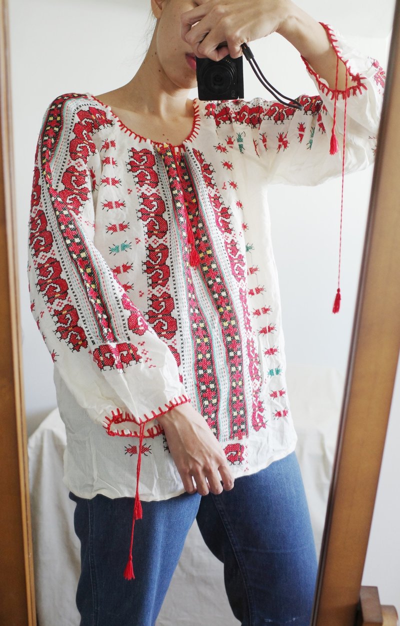 Vintage Slavic ethnic heavy handmade cross-stitch lantern sleeve top - เสื้อผู้หญิง - ผ้าฝ้าย/ผ้าลินิน 