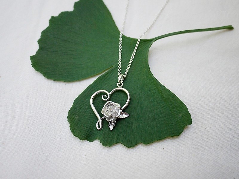 "The Gift of Love" handmade sterling silver pendant - สร้อยคอ - โลหะ สีแดง