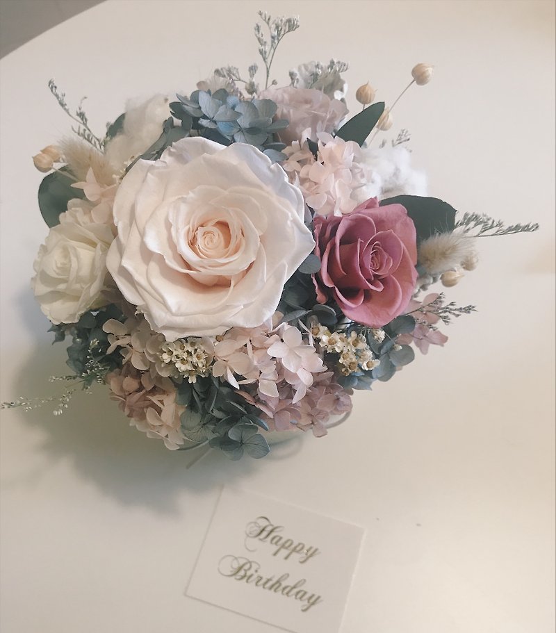 エイミー・ベリー排他注文がピンクの不死化銀正方形のテーブルの花ポットローズ - 観葉植物 - 寄せ植え・花 ピンク