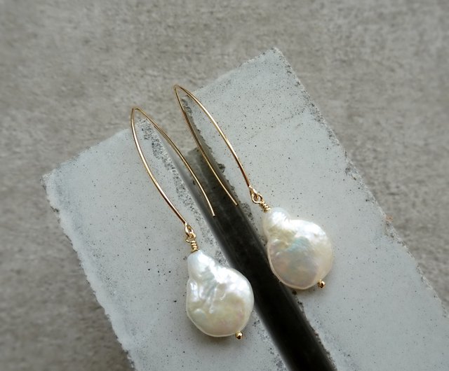 淡水パールと14k GFゴールドのロングピアス　新品　ぶら下がり　ゴージャス バロック淡水パール フラット ウォーター ドロップ 14K GFゴールド