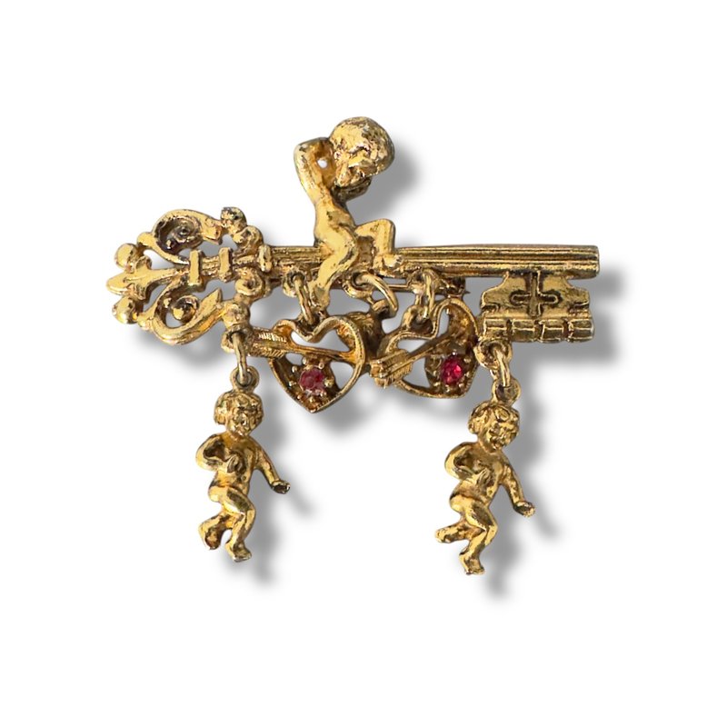 Vintage ART Signed Brooch Gold Tone Key with Angel Cherub Cupid Hearts Ruby pin - 胸針 - 其他材質 金色