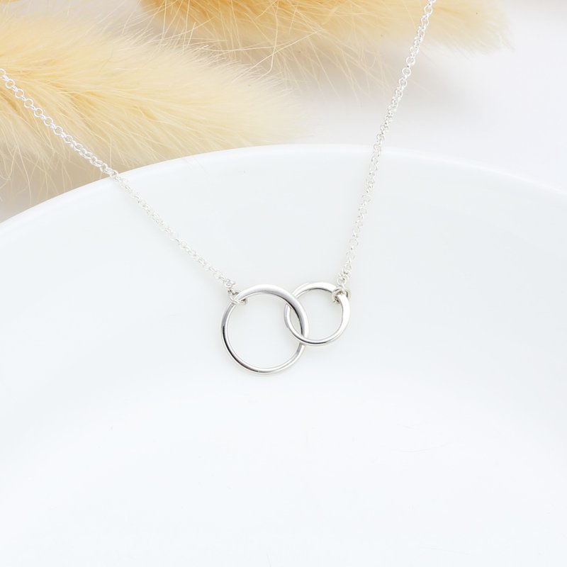 【Angel & Me】Hand in hand double circles s925 sterling silver necklace gift - สร้อยคอ - เงินแท้ สีเงิน