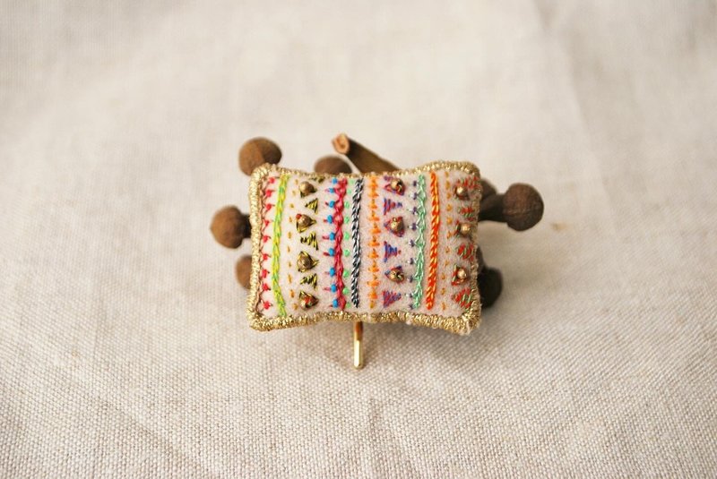 Colorful embroidered pony hook, square - เครื่องประดับผม - งานปัก หลากหลายสี