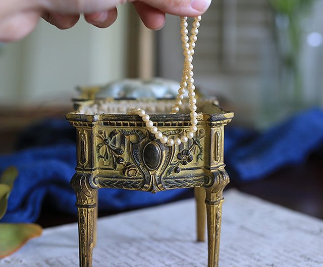 Louis XVI Jewelry Box in Bronze