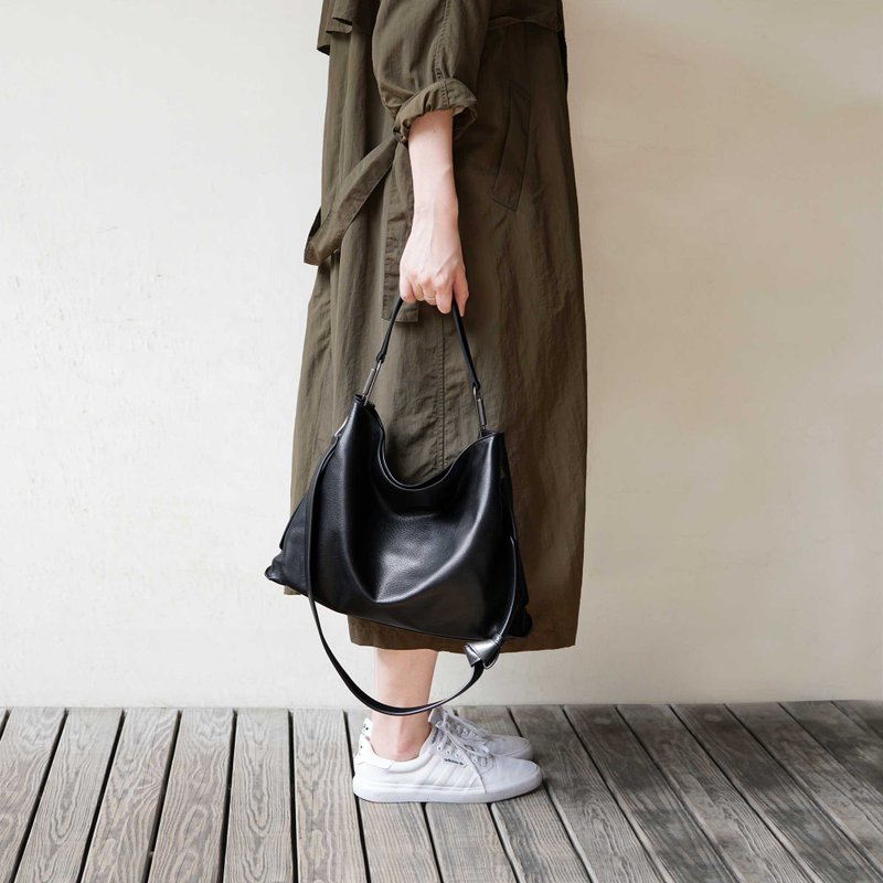 Valley Hobo Nappa Hobo Bag-Black - กระเป๋าถือ - หนังแท้ สีดำ