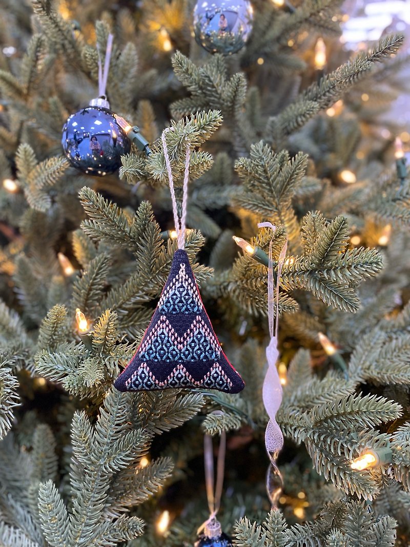 Embroidered Christmas charm - ของวางตกแต่ง - ผ้าฝ้าย/ผ้าลินิน สีดำ