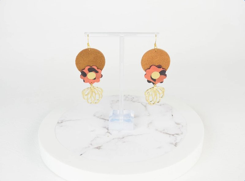 Leather Flower Earrings in Orange Caramel and Gold Salvaged Recycled Jewellery - ต่างหู - หนังแท้ สีทอง