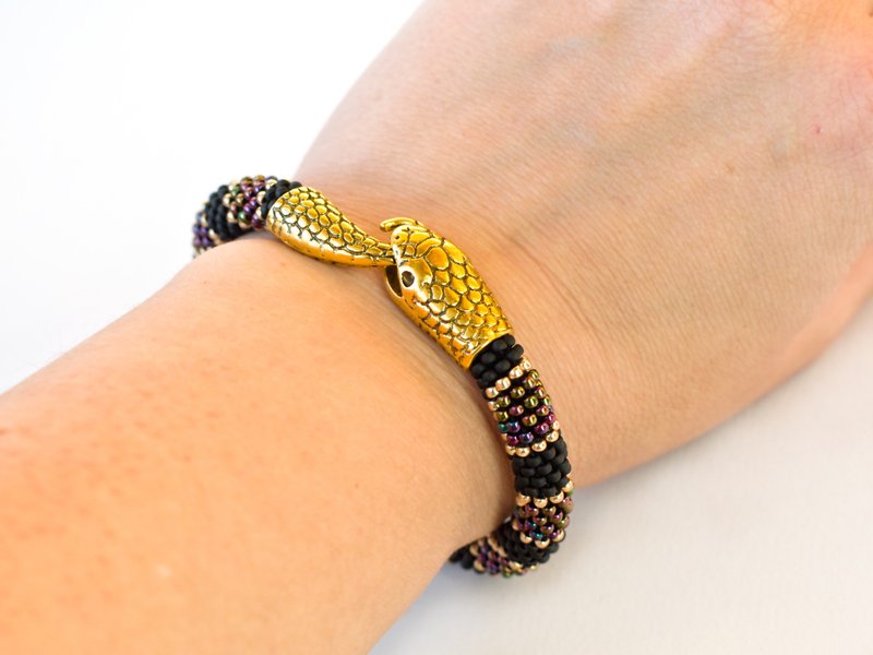 Black snake bracelet, Ouroboros jewelry, Bead crochet bracelet, Beaded bangle - สร้อยข้อมือ - แก้ว สีดำ