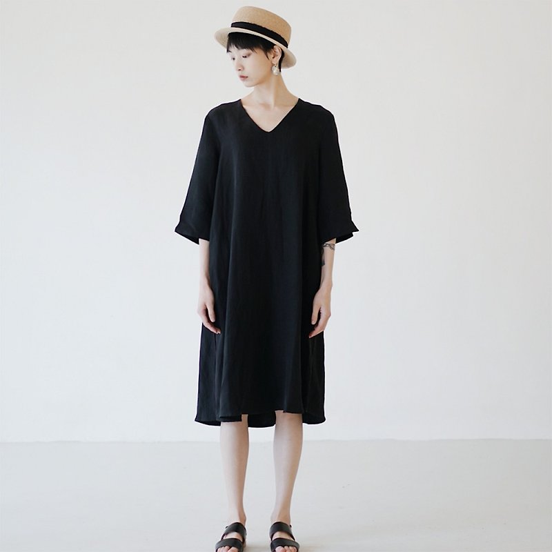 KOOW Shadow Copper Ammonia Linen Black Dress V-Neck Dress - ชุดเดรส - ผ้าฝ้าย/ผ้าลินิน 