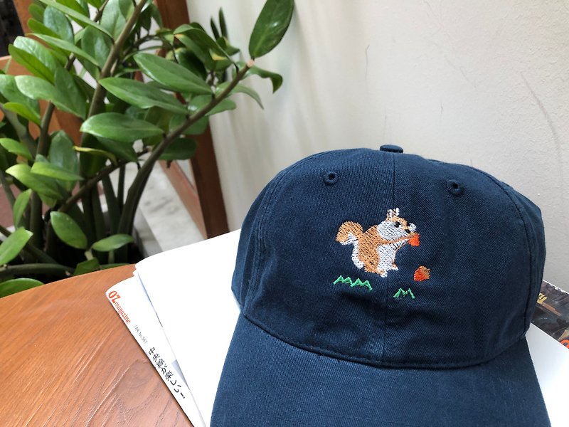 Little Squirrel-Embroidery cap /  Dark Blue【雙 11 限定】 - Hats & Caps - Cotton & Hemp Blue